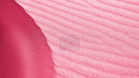 Foto de Viva Magenta color del año 2023. Textura de arena natural con formas orgánicas, patrones de viento. - Imagen libre de derechos
