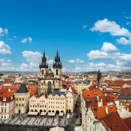 Téléchargez les photos : Prague, vue aérienne depuis la tour de la mairie, image aérienne. - en image libre de droit