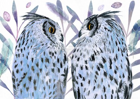 Foto de Watercolor illustration of two owls with spotted colorful feathers and big yellow eyes with leaves and branches - Imagen libre de derechos