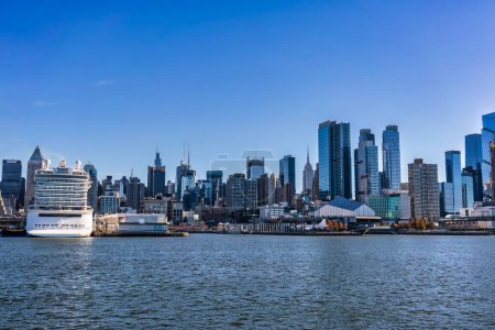 Photo for Scenic view of the New York Manhattan skyline seen from across the Hudson River in Edgewater, New Jersey - Royalty Free Image