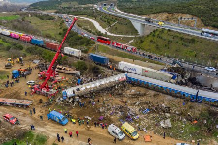 Téléchargez les photos : TTempi Valley, Greece - March 1, 2023: A tragic accident occurred in northern Greece, as two trains collided in the Tempi Valley, resulting in the deadliest rail tragedy in Greece - en image libre de droit
