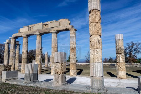 Vergina, Grecia - 5 de enero de 2024: El Palacio de Aigai después de 16 años de restauración. El palacio es donde Alejandro Magno fue coronado rey de los macedonios