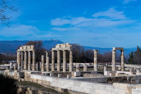 Vergina, Griechenland -5. Januar 2024: Der Palast von Aigai nach 16 Jahren Restaurierung. Im Palast wurde Alexander der Große zum König der Mazedonier gekrönt