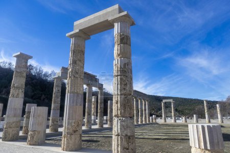 Vergina, Grecia - 5 de enero de 2024: El Palacio de Aigai después de 16 años de restauración. El palacio es donde Alejandro Magno fue coronado rey de los macedonios