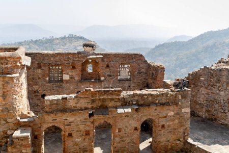 antigua fortaleza ruinas pared de ladrillo por la mañana de ángulo plano imagen se toma en Kumbhal fortaleza kumbhalgarh rajasthan india.