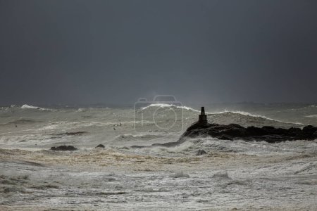 Téléchargez les photos : Hiver côte nord portugaise paysage marin lors de fortes tempêtes - en image libre de droit