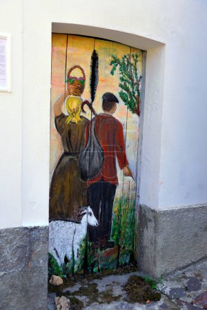 Téléchargez les photos : Le centre historique de zungri peint avec des peintures murales d'artistes anonymes 18 Sep 2022 Vibo Valentia Italie - en image libre de droit
