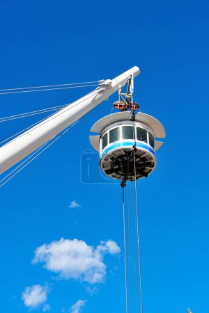 Téléchargez les photos : Bigo est l'ascenseur panoramique situé dans la zone de Porto Antico près de l'Aquarium de Gênes conçu par l'architecte Renzo Piano Avril 16 2023 Gênes Italie - en image libre de droit