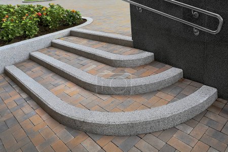 Téléchargez les photos : Escalier avec balustrades dans un parc - en image libre de droit