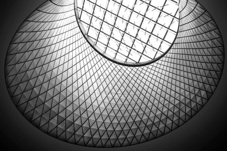 Téléchargez les photos : Architecture plafond de verre à l'intérieur couloir d'affaires contemporain - en image libre de droit