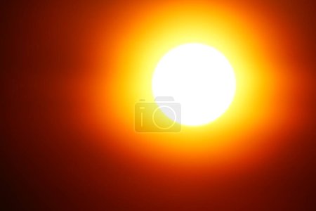 Téléchargez les photos : Coucher de soleil ciel orange ciel orange nuage extérieur été nature - en image libre de droit