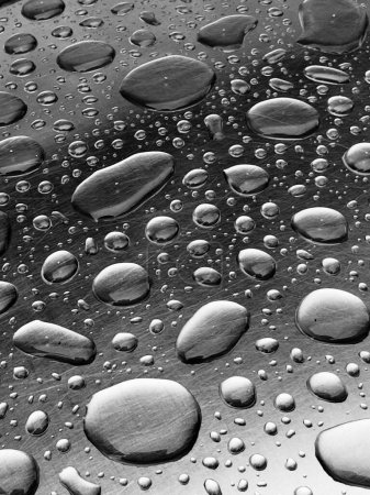Foto de Gotas de agua pura sobre fondo gris claro - Imagen libre de derechos