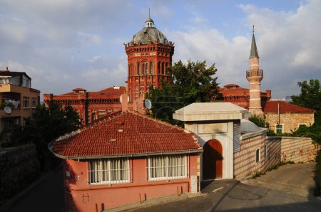 Téléchargez les photos : ISTANBUL, TURKEY, SEPTEMBER 20, 2010: Exterior shot of Mesnevihane Mosque in front of Phanar Greek Orthodox College at Balat, famous district with many landmarks and tourist attractions. - en image libre de droit