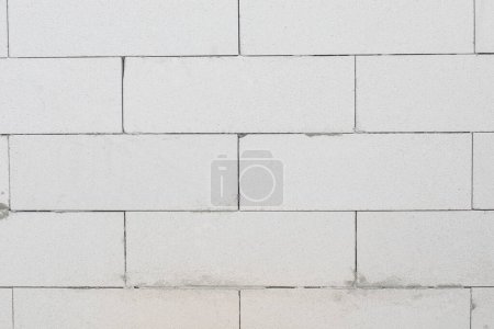Foto de Albañilería de pared y bloque de gas finamente con pegamento para juntas. Concepto de edificio. - Imagen libre de derechos
