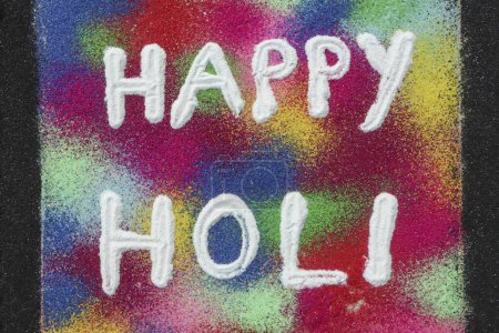 Glückliches Holi-Rangoli-Design anlässlich des Holi-Festes. Rangoli entwirft Sandkunst farbenfrohe Designs