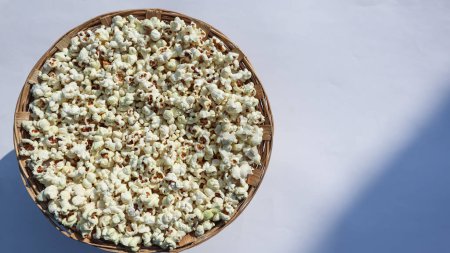 Foto de Ambientador bucal indio popular comido después de las comidas, hecho de semillas de hinojo, semillas de sésamo - Imagen libre de derechos