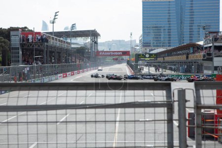 Foto de Bakú, Azerbaiyán - 28 de abril de 2023: Inicio de carrera en el Gran Premio de Fórmula 1 de Bakú 2023 - Imagen libre de derechos