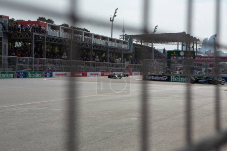Téléchargez les photos : Bakou, Azerbaïdjan - 28 Avril 2023 : Départ de la course au Grand Prix de Formule 1 de Bakou 2023 - en image libre de droit