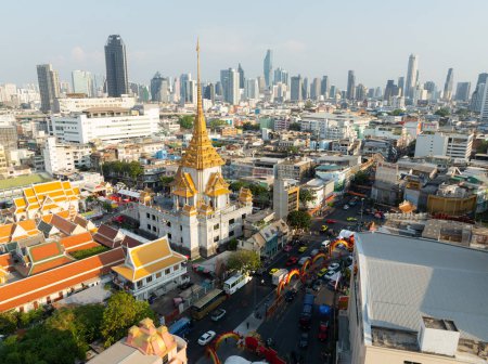 Téléchargez les photos : Vue aérienne de la Porte Chinatown et du temple Traimit Withayaram, l'attraction touristique la plus célèbre de Bangkok, Thaïlande. - en image libre de droit