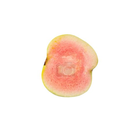Téléchargez les photos : Mi-goyave rose isolé sur fond blanc avec chemin de coupe. - en image libre de droit
