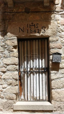 Téléchargez les photos : Olbia, Sardaigne, Italie, 03 août 2021. Une porte d'un palais historique datant de 1642 dans le centre-ville. - en image libre de droit