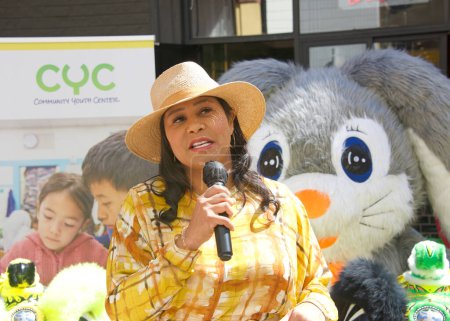 Téléchargez les photos : San Francisco, CA - 15 avril 2023 : Le maire London Breed au Festival de printemps de CYC à Waverly Place à Chinatown. Célébrons l'Année du Lapin. - en image libre de droit