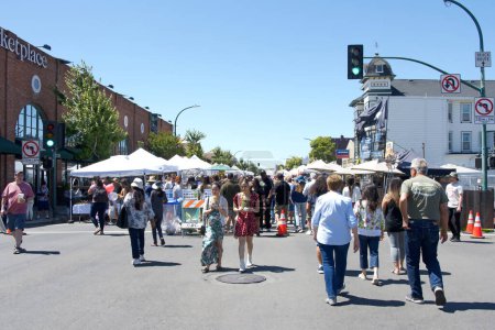 Photo for Alameda, CA - July 30, 2023: Participants at the annual Art and Wine festival, over 250 artisans, festival foods, local premium wines and craft beers, continuous live music on 3 stages - Royalty Free Image