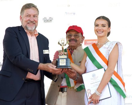 Photo for Fremont, CA - Aug 20, 2023: Tom Pyke, staffer for Congressman Ro Khanna presenting an award to Bollywood actress and director Natalia Janoszek at the 31st annual FOG Festival. - Royalty Free Image