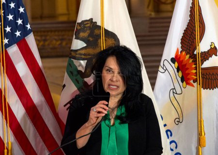 Téléchargez les photos : San Francisco, CA - Jan 31, 2024 : Gilda Gonzales, PDG de Planned Parenthood Northern CA, s'exprimant lors d'une conférence de presse pour le premier anniversaire de la Bay Area Abortion Rights Coalition, BAARC - en image libre de droit