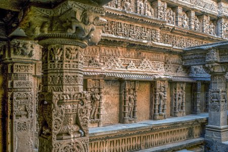 27 Jan 2010 Skulpturen von Gott und Göttinnen am Brunnen Rani ki vav, einer aufwendig errichteten historischen Stätte in Gujarat, Indien. Ein UNESCO-Weltkulturerbe Patan Nordgujarat Indien