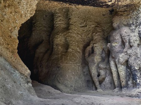 31 mar 2019 Jogeshwari rock-cut cave, East entrance figures Shiva Mumbai, Maharashtra, INDIA