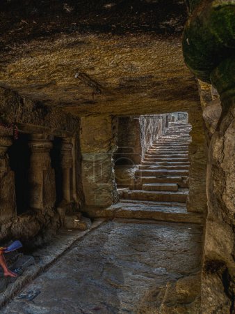 31 Mar 2019 marches à venir dans Jogeshwari grotte rocheuse, entrée Est. Mumbai, Maharashtra, INDE