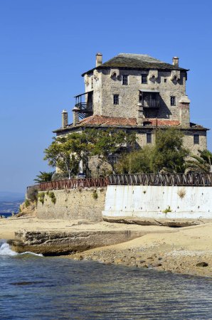 Téléchargez les photos : Grèce, péninsule d'Athos, Ouranoupoli, tour Prosphorios byzantine - en image libre de droit