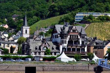 Foto de Assmannshausen, Alemania, Patrimonio de la Humanidad de la Unesco Valle del Rin y telesilla a la cima de la montaña - Imagen libre de derechos
