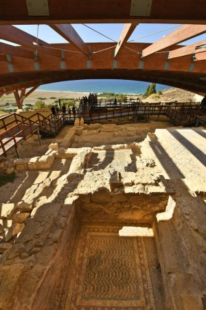 Photo for Episkopi,Cyprus - September 30, 2023: Group of tourists visits the ancient mosaics and excavations located under a special roof structure in Kourion archaeological park, situated on Akrotiri peninsula - a part of the British Overseas Territory of Akr - Royalty Free Image