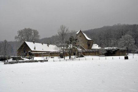 Autriche, Paysage d'hiver avec le monastère Sainte-Anne dans la réserve naturelle de Mannersdorf Wueste en Basse-Autriche