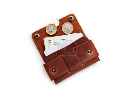 Téléchargez les photos : Brown leather wallet with blank cards and money, isolated on white background - en image libre de droit