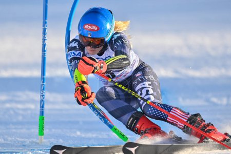 Téléchargez les photos : Mikaela Shiffrin (États-Unis) lors de la Coupe du monde de ski alpin - slalom géant féminin à la Sestrière à Sestrière, Italie, le 10 décembre 2022 - Crédit : Danilo Vig - en image libre de droit