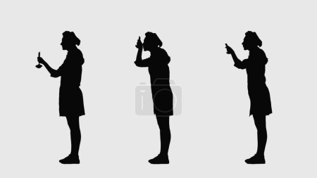 Téléchargez les photos : Femme de silhouette noire en uniforme et une casquette de chef dégustant la nourriture d'une louche. 3 en 1 Collage vue de côté sur toute la longueur sur fond blanc. Le concept de la profession de cuisinier, cuisine, gastronomie - en image libre de droit