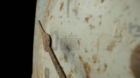 Téléchargez les photos : Old dial with rusty weathered clock hand and numerals. White face of vintage clock with rust and dirt on black isolated studio background. Scratched dirty vintage clock. Part of a retro clock in the - en image libre de droit
