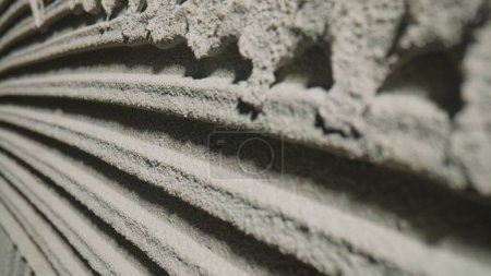 Foto de Fresh concrete texture with patterns of notched trowel. Macro shot of grey surface cement putty on wall with lines or strokes stripes. Uneven adhesive mortar paste for ceramic tiles. Tile installation - Imagen libre de derechos