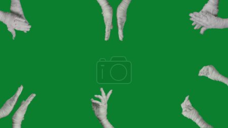 Foto de Detalle pantalla verde aislado croma clave foto capturar un montón de momias manos aplaudiendo y chasquear los dedos por todo el marco. Prepárate, espacio de trabajo para tu clip de promoción o anuncio. - Imagen libre de derechos