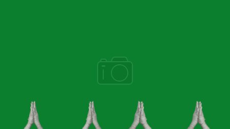 Foto de Detalle pantalla verde aislado croma clave foto capturar un montón de momias manos aplaudiendo o mendigando, rezando en la parte inferior del marco. Prepárate, espacio de trabajo para tu clip de promoción o anuncio. - Imagen libre de derechos