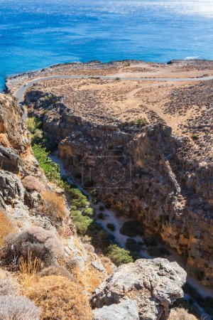 Foto de Ambiente y paisaje del monasterio de Moni Kapsa en el sureste de la isla de Creta Grecia - área de Lerapetra. - Imagen libre de derechos