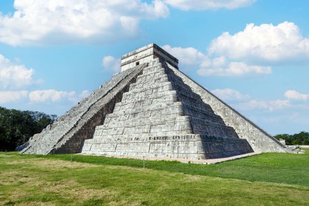 Foto de El Castillo, Templo de Kukulcan, Chichén Itzá - Chichén Itzá, México - Imagen libre de derechos