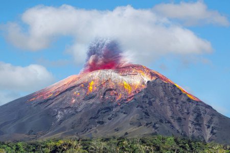 Volcán Popocatepetl activo en México
