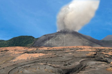 Ausbruch des Vulkans Yasur auf der Insel Tanna. Republik Vanuatu