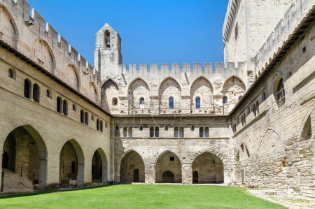 Gotische Architektur, Kreuzgang des Papstpalastes; Papstpalast in Avignon. Departement Vaucluse; Frankreich