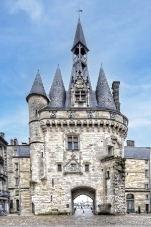 Die Porte Cailhau oder Porte du Palais ist ein Tor in der Stadt Bordeaux, im französischen Departement Gironde.