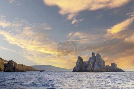 Cap des Medes bei Sonnenuntergang. Französisches Kap an der Spitze der Insel Porquerolles im Département Var.
